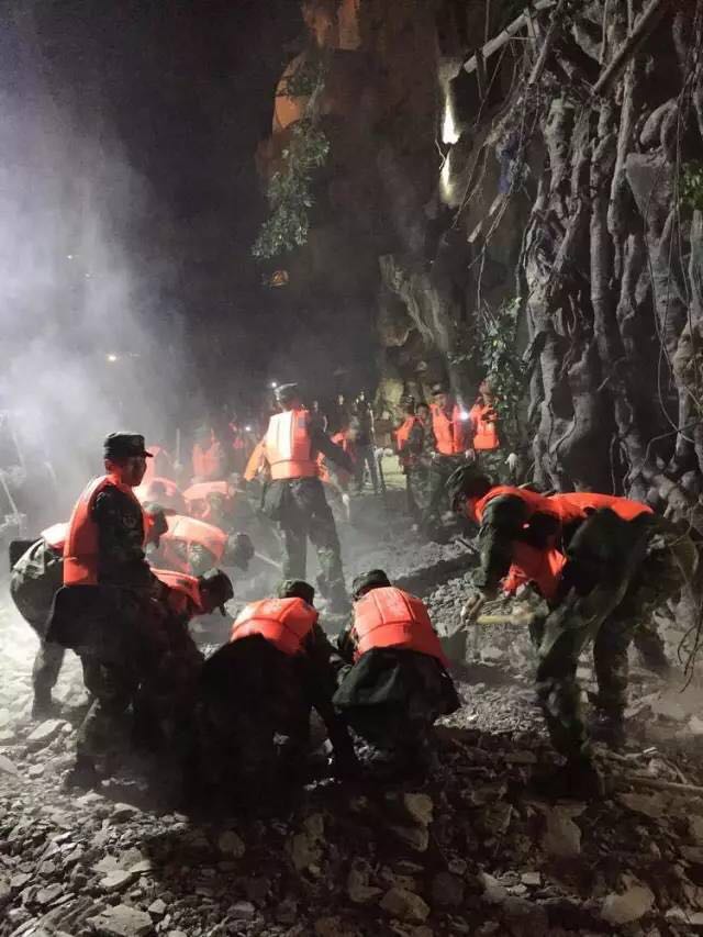 我不知道你是誰，卻知道你為了誰，向人民子弟兵致敬！