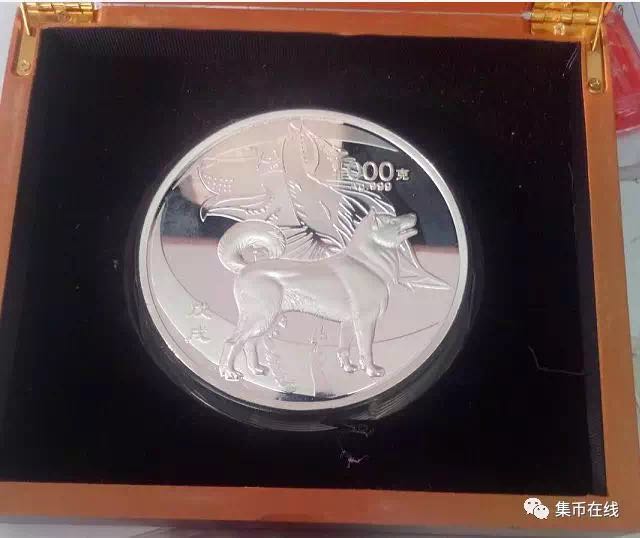 生肖狗年金銀幣上的防偽微縮文字你發(fā)現(xiàn)了嗎？