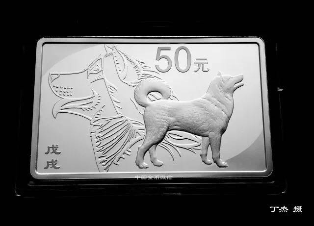 生肖狗年金銀幣上的防偽微縮文字你發(fā)現(xiàn)了嗎？